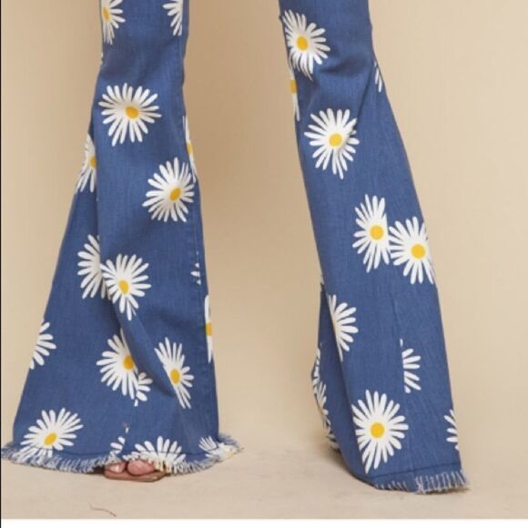 The CUTEST Daisy Print Denim Bell Bottom Flare Jeans - Picture 11 of 15
